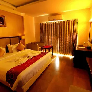 Paravoor Galaxy Hotel Cherai Beach