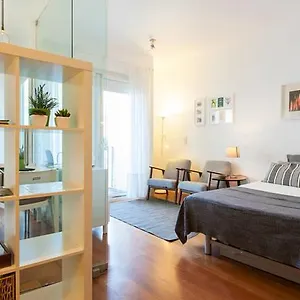 Santa Catarina - No Centro Da Com Garagem, Perto Do Timeout Market Lisbon
